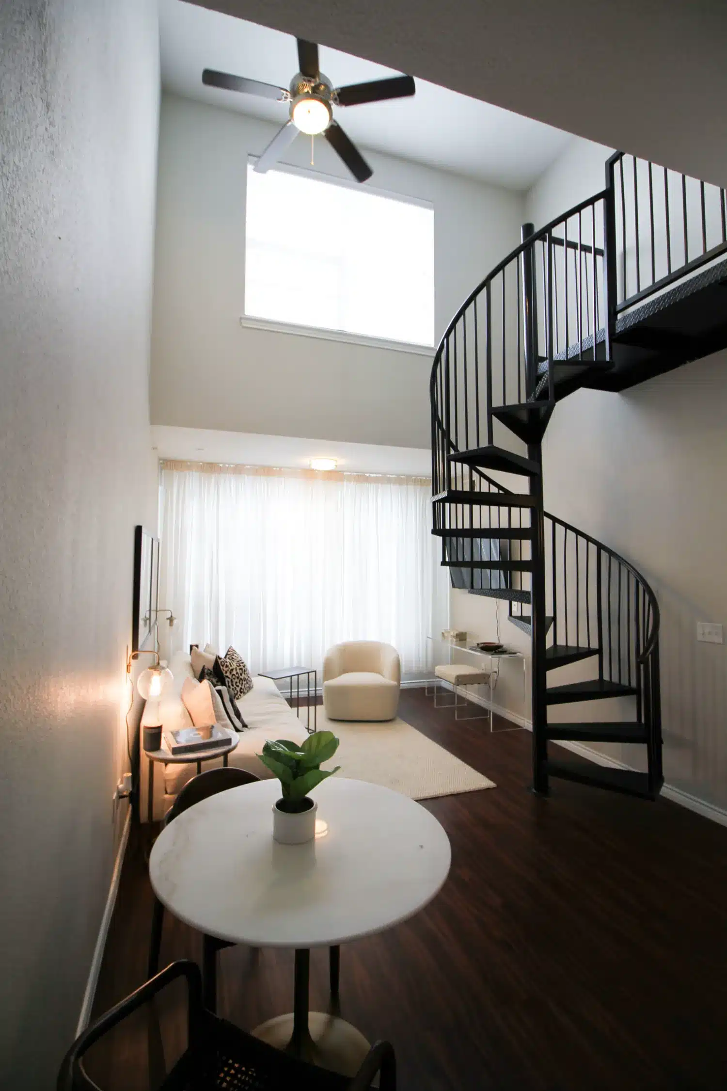 21 Pearl Off Campus Apartments in West Campus Near UT Austin Living Room