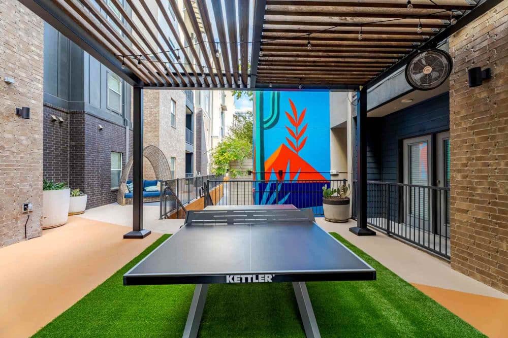 21 Pearl Apartments Near UT Austin Courtyard Game Area Ping Pong